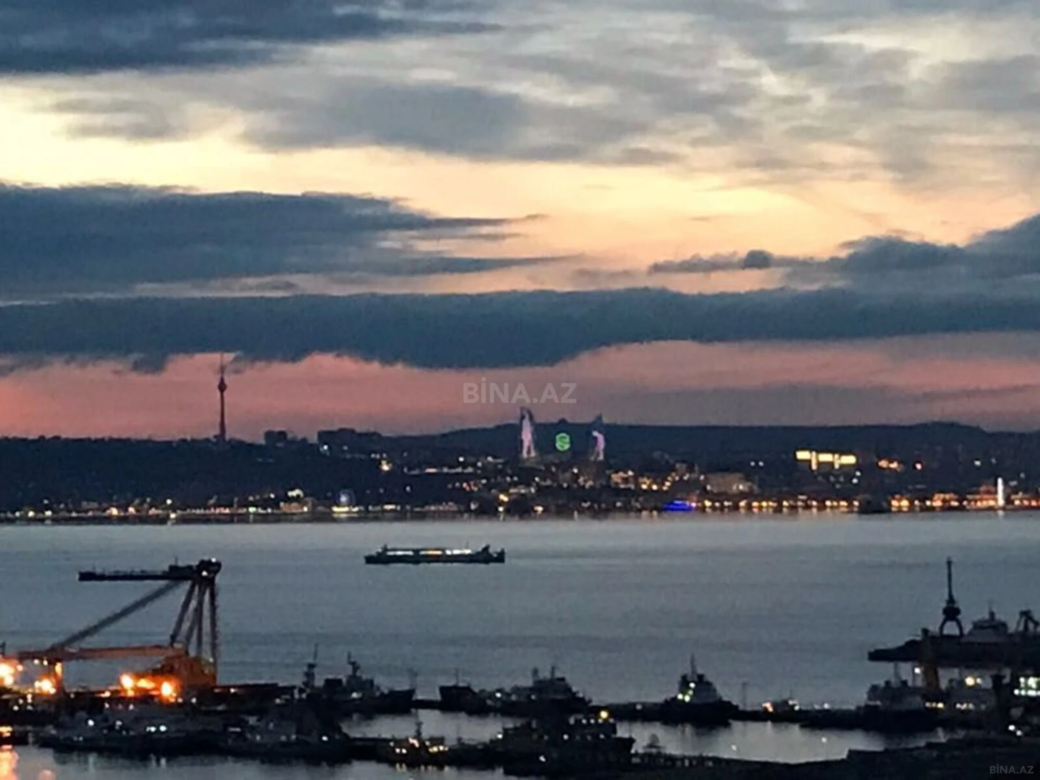 Satılır 2 otaqlı mənzil 80 m²