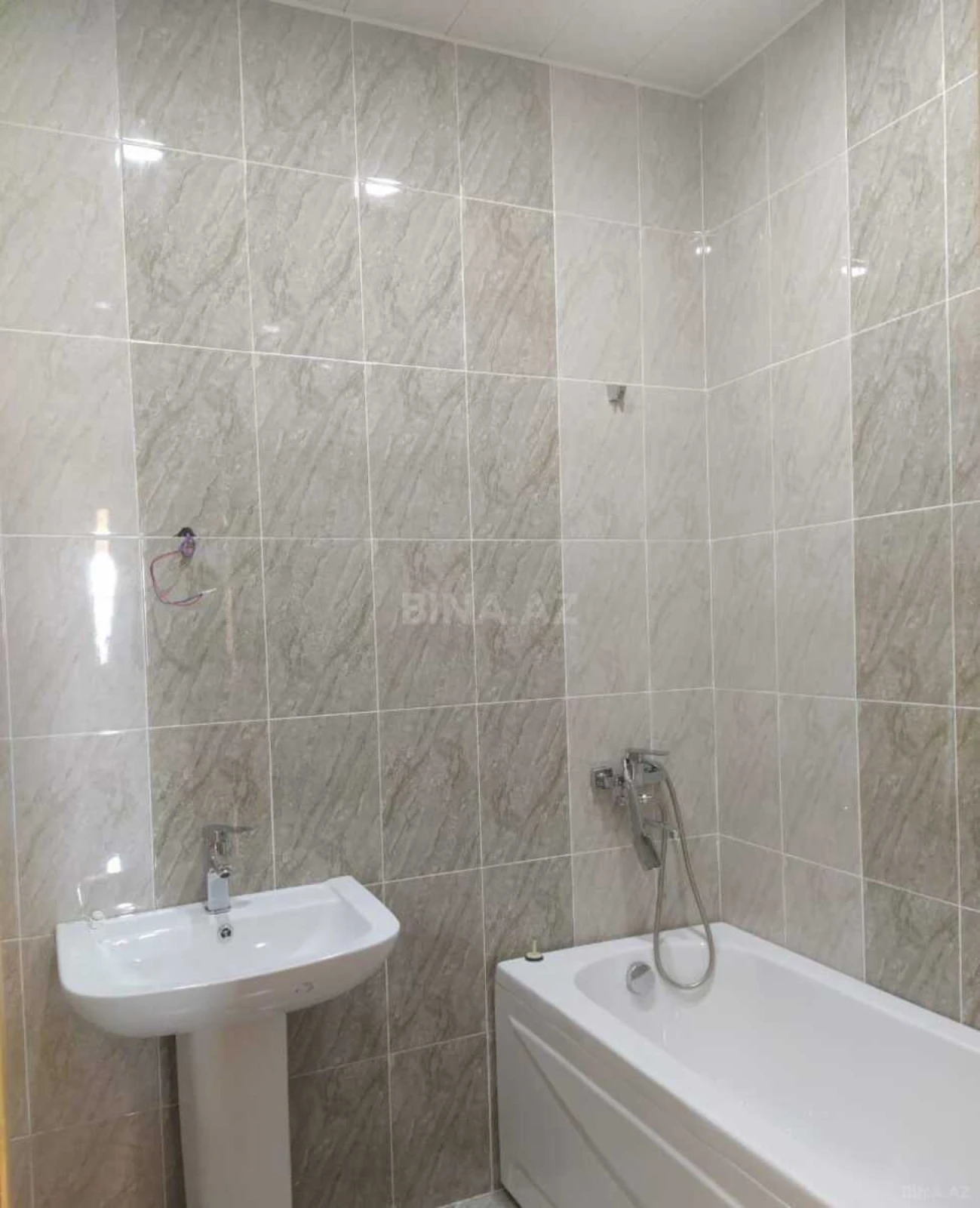 Satılır 2 otaqlı mənzil 90 m²