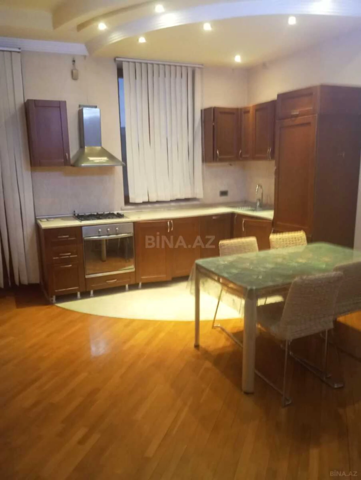 Kirayə verilir 3 otaqlı mənzil 150 m²
