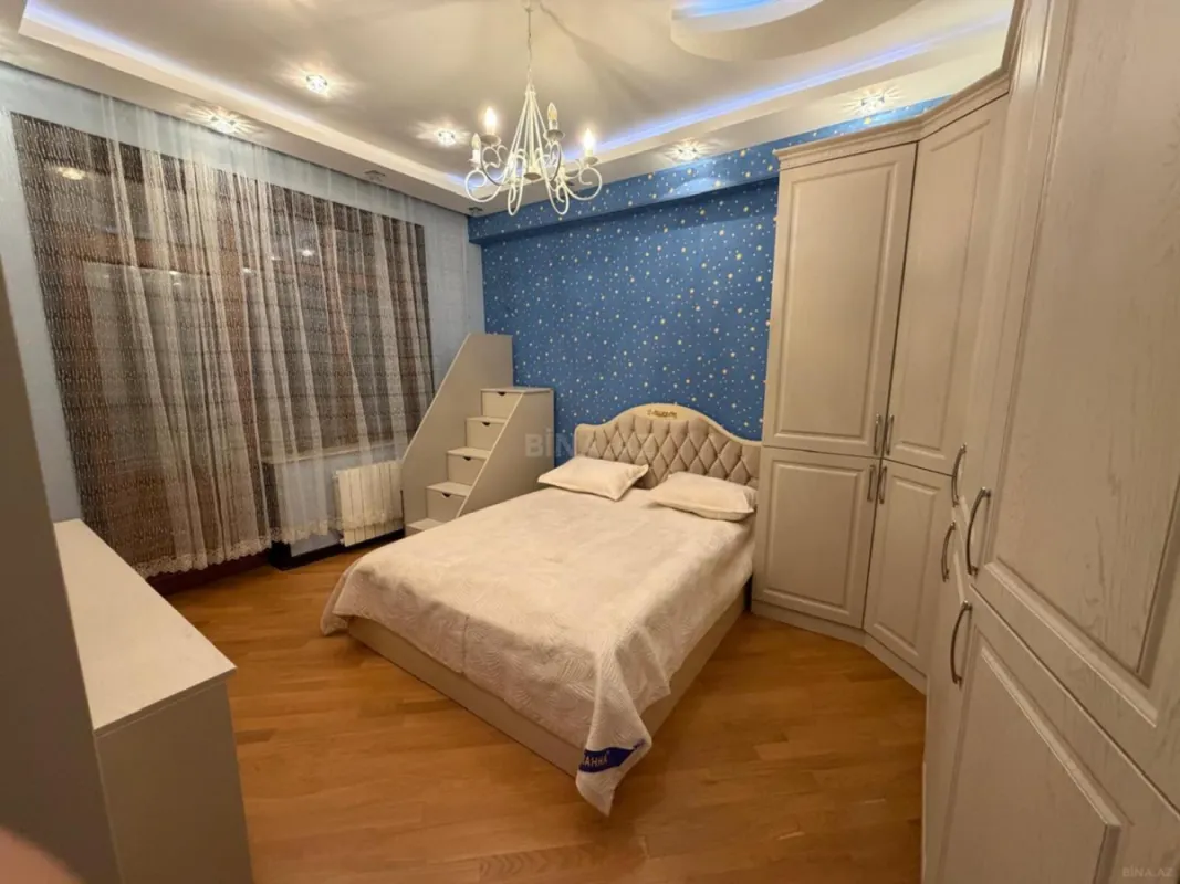 Kirayə verilir 3 otaqlı mənzil 132 m²