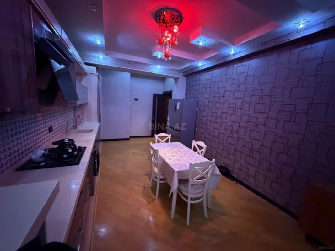 Kirayə verilir 3 otaqlı mənzil 132 m²