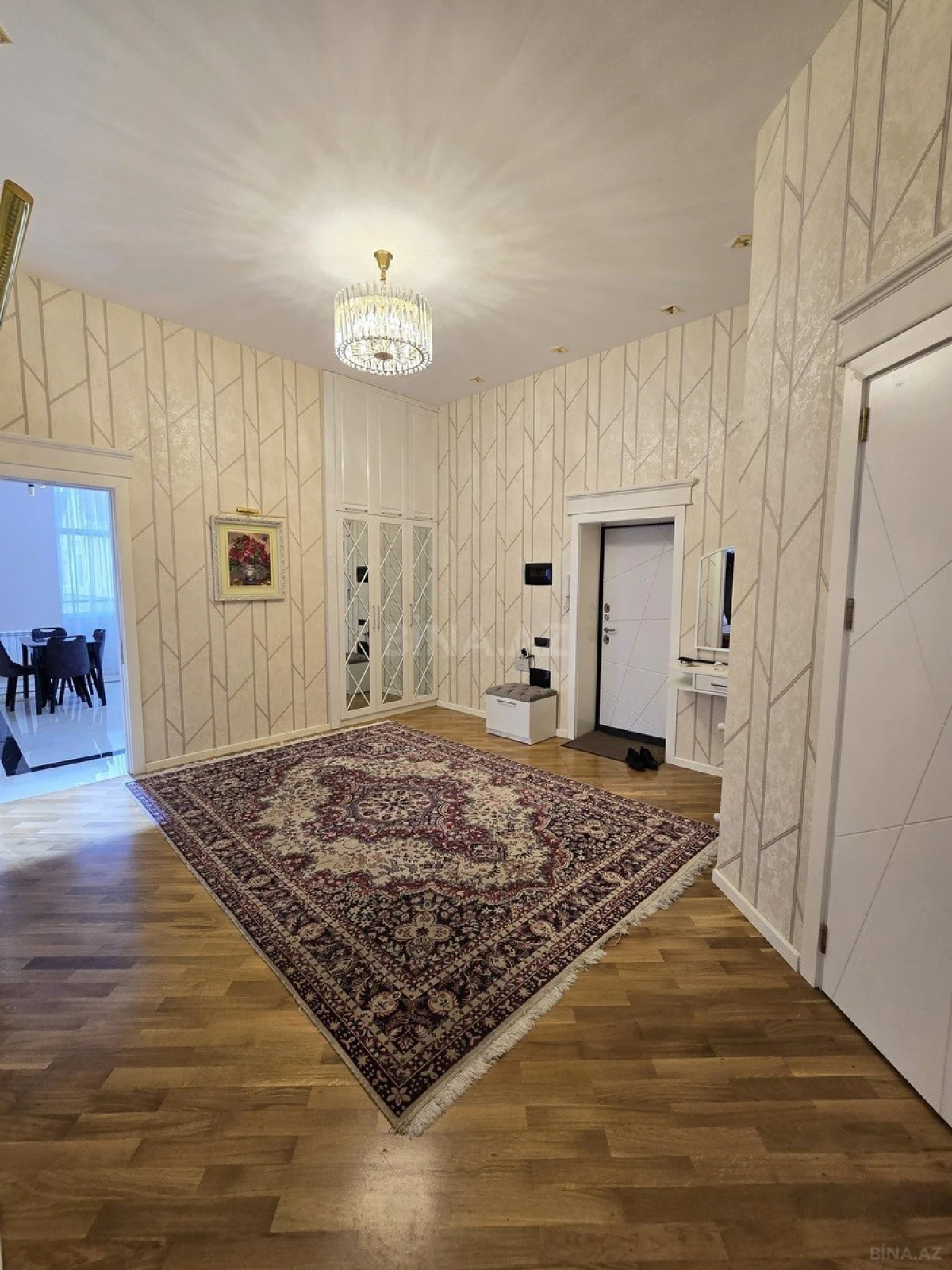 Kirayə verilir 3 otaqlı mənzil 130 m²