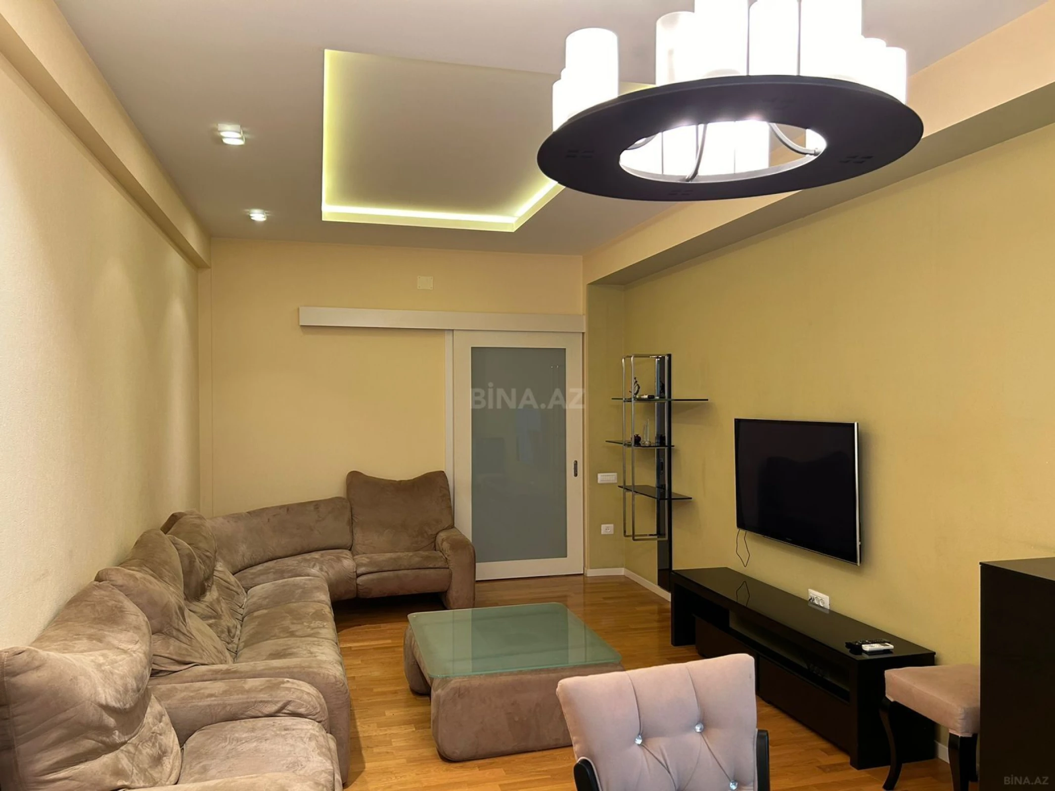 Kirayə verilir 2 otaqlı mənzil 90 m²