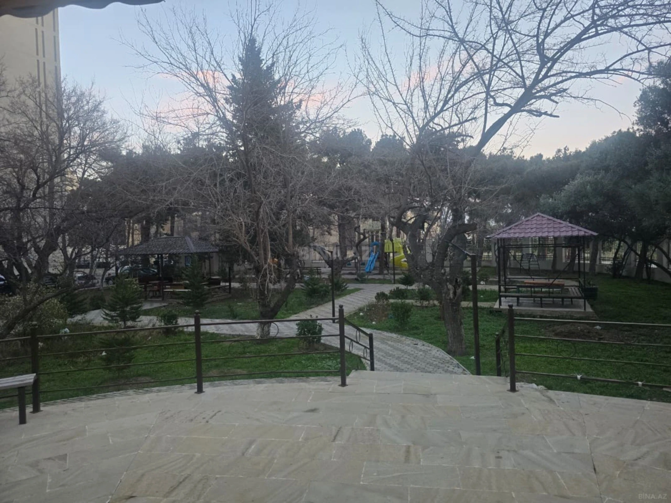 Kirayə verilir 3 otaqlı mənzil 117 m²