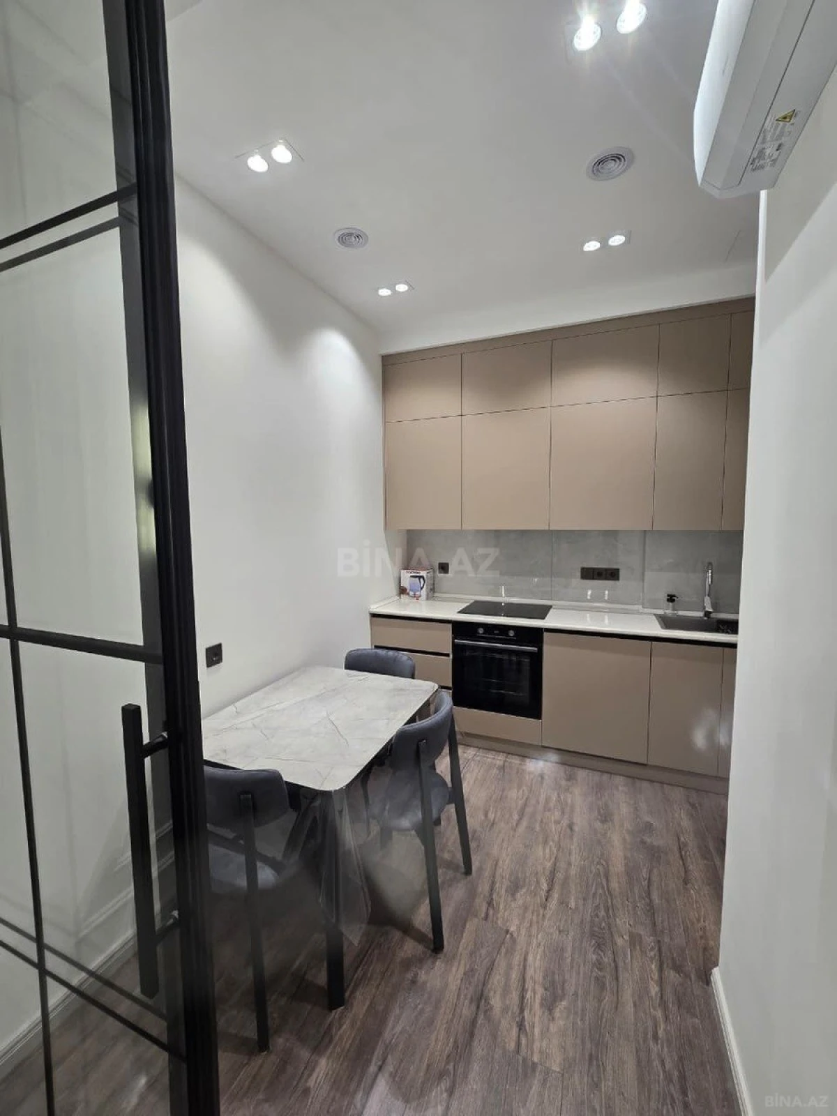Kirayə verilir 3 otaqlı mənzil 117 m²
