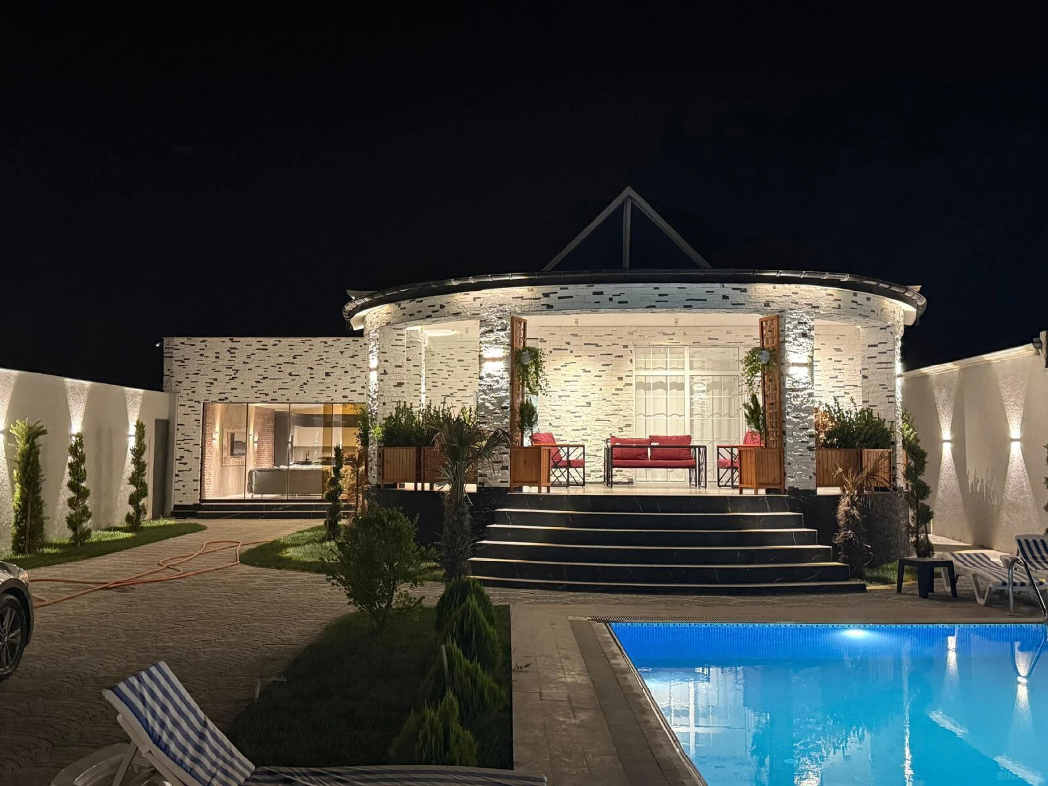 Kirayə verilir 5 otaqlı həyət evi 360 m²