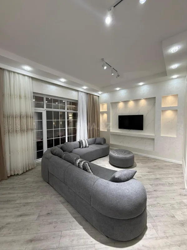 Kirayə verilir 5 otaqlı həyət evi 360 m²