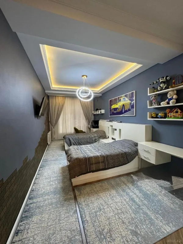 Satılır 4 otaqlı mənzil 180 m²