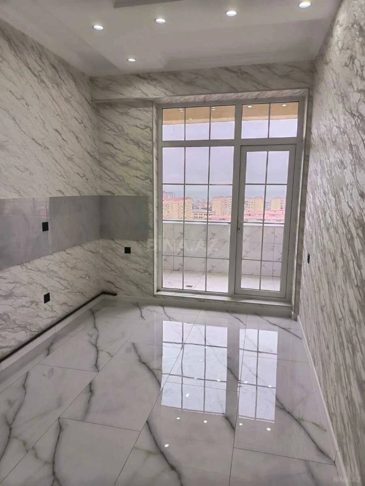 Satılır 3 otaqlı mənzil 95 m²