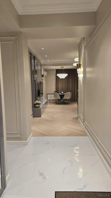 Kirayə verilir 2 otaqlı mənzil 97 m²