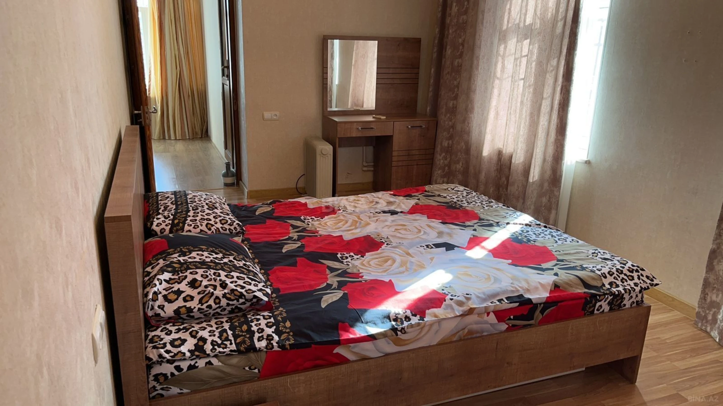 Kirayə verilir 6 otaqlı həyət evi 300 m²