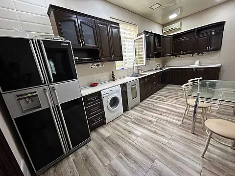 Kirayə verilir 6 otaqlı həyət evi 300 m²