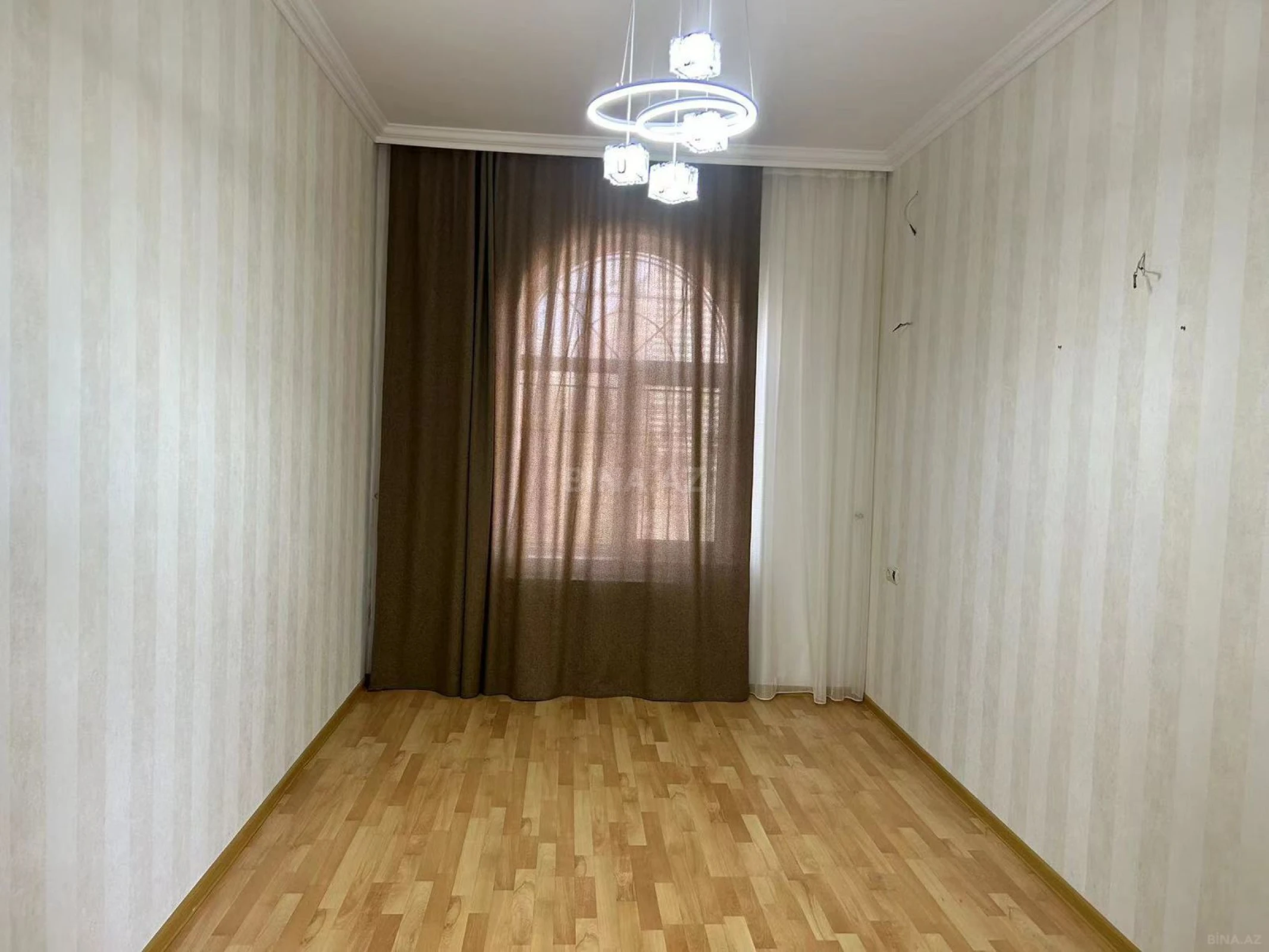 Kirayə verilir 6 otaqlı həyət evi 300 m²