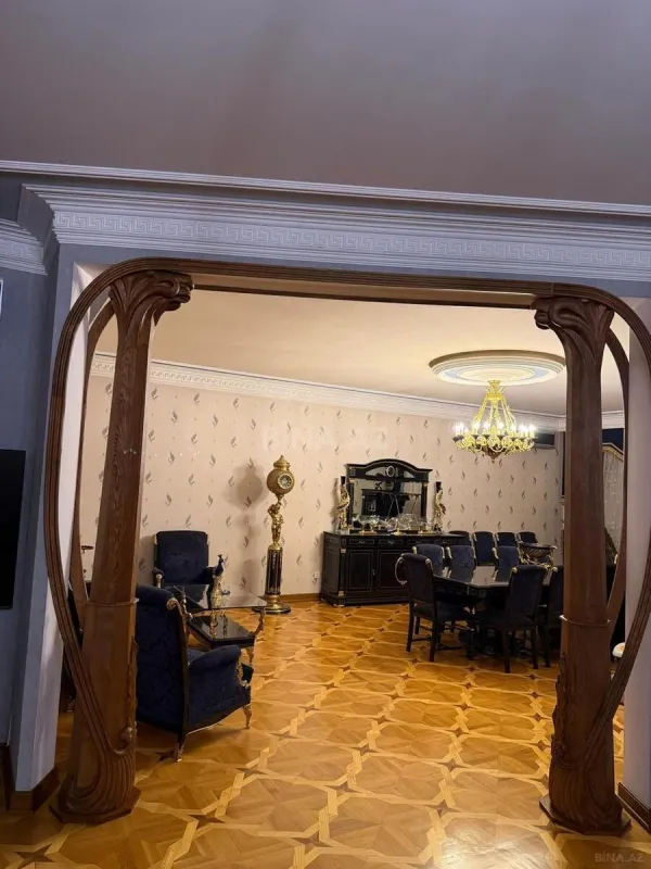 Satılır 5 otaqlı mənzil 230 m²