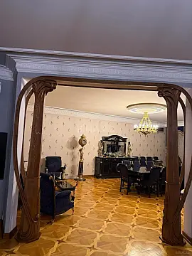 Satılır 5 otaqlı mənzil 230 m²