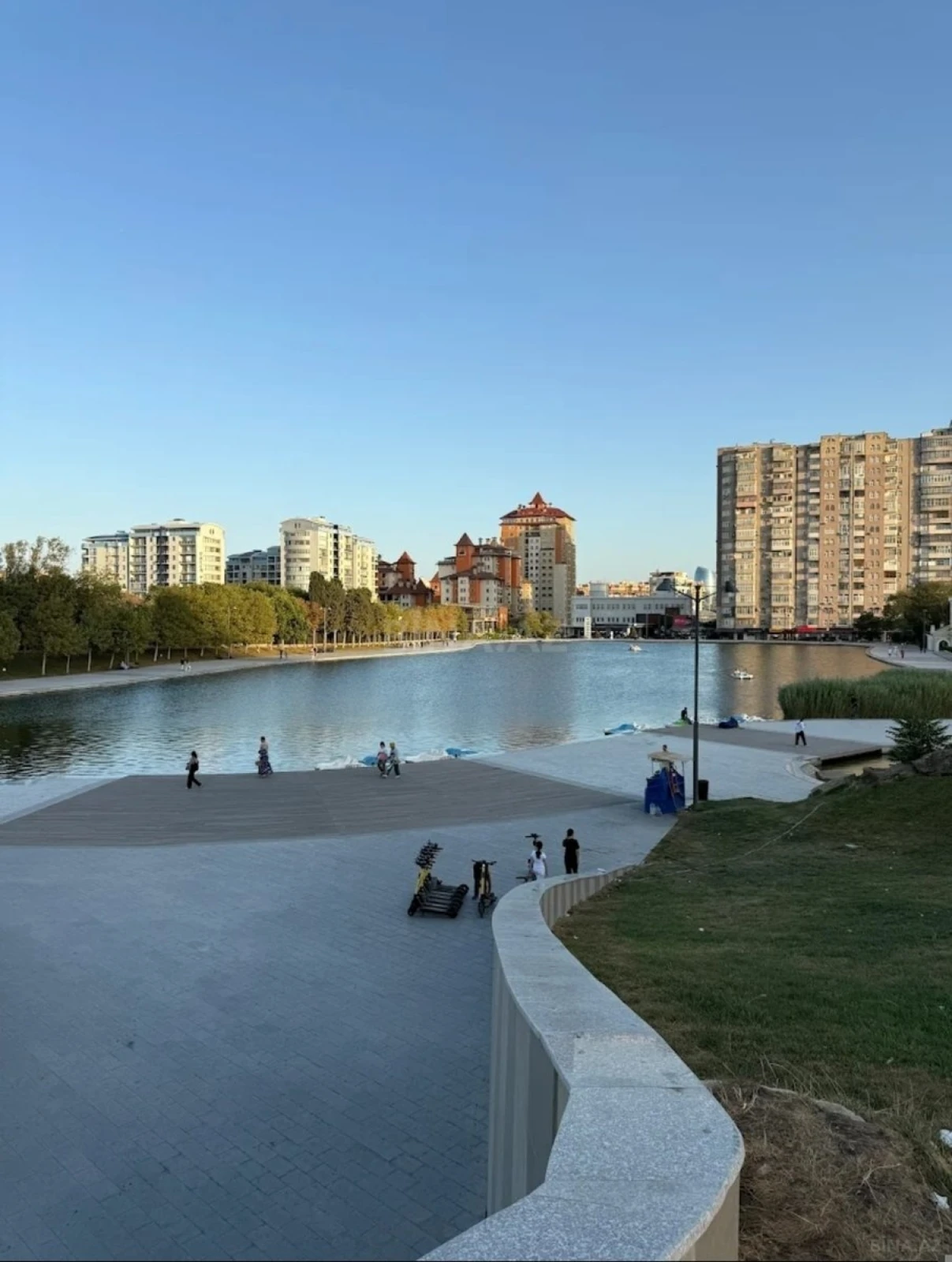 Satılır 5 otaqlı mənzil 230 m²