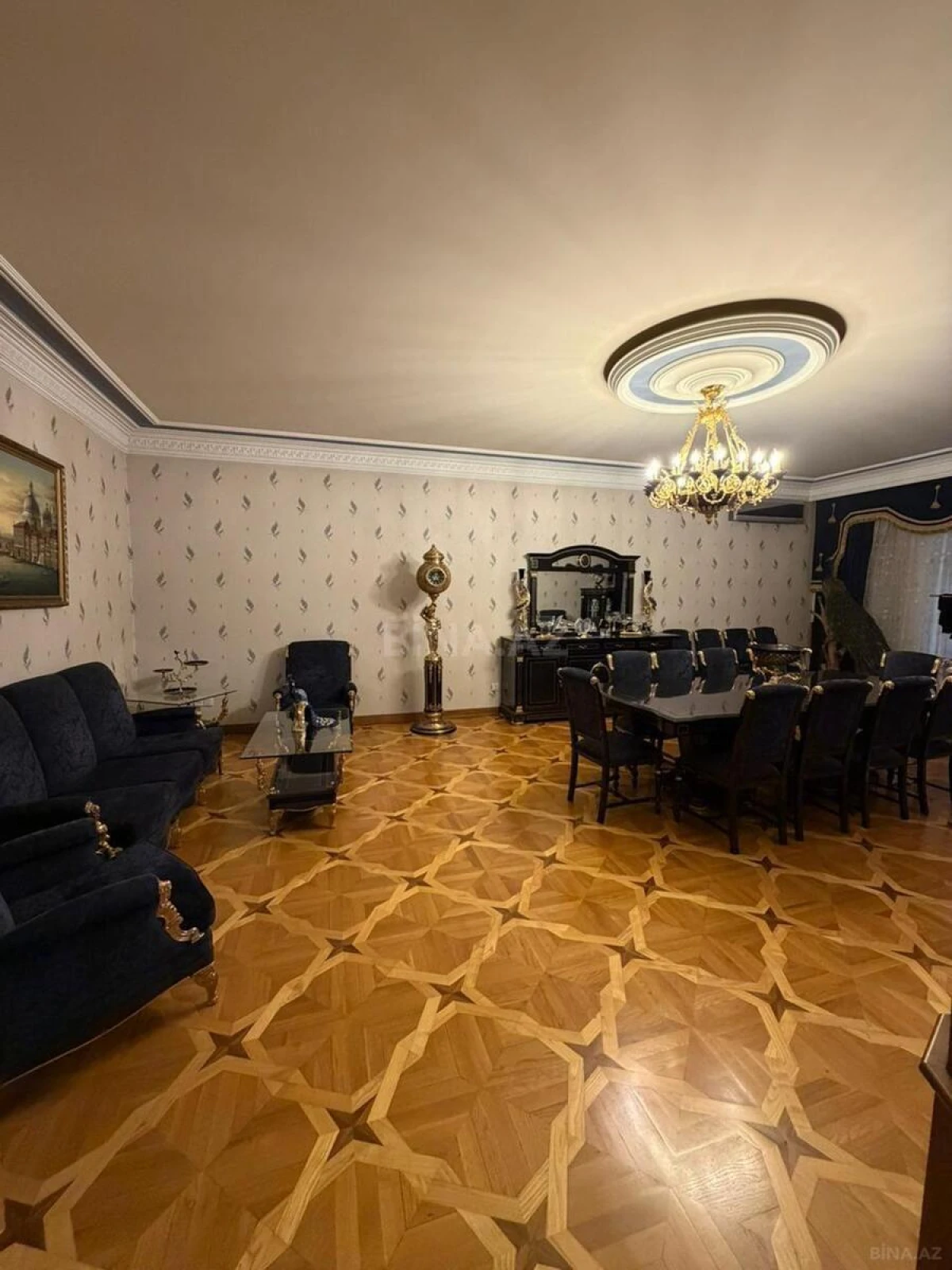 Satılır 5 otaqlı mənzil 230 m²