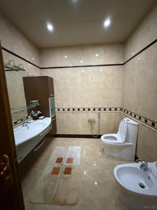 Satılır 5 otaqlı mənzil 230 m²