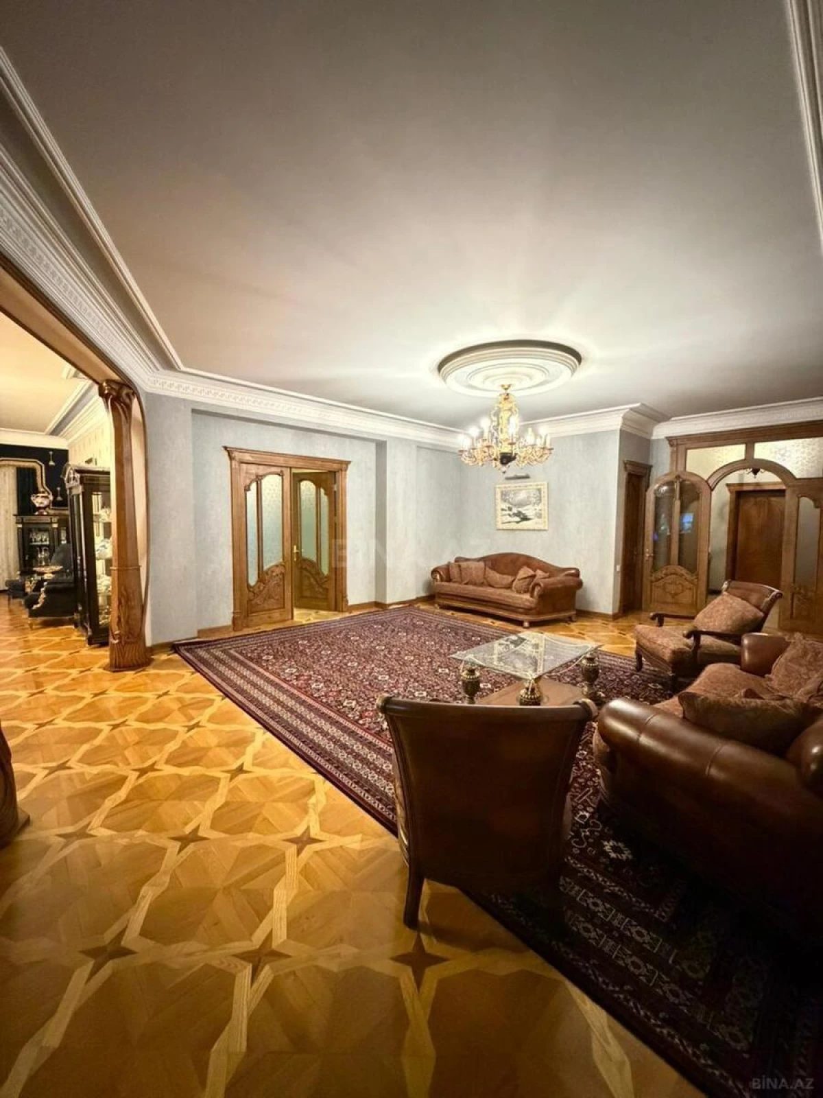 Satılır 5 otaqlı mənzil 230 m²