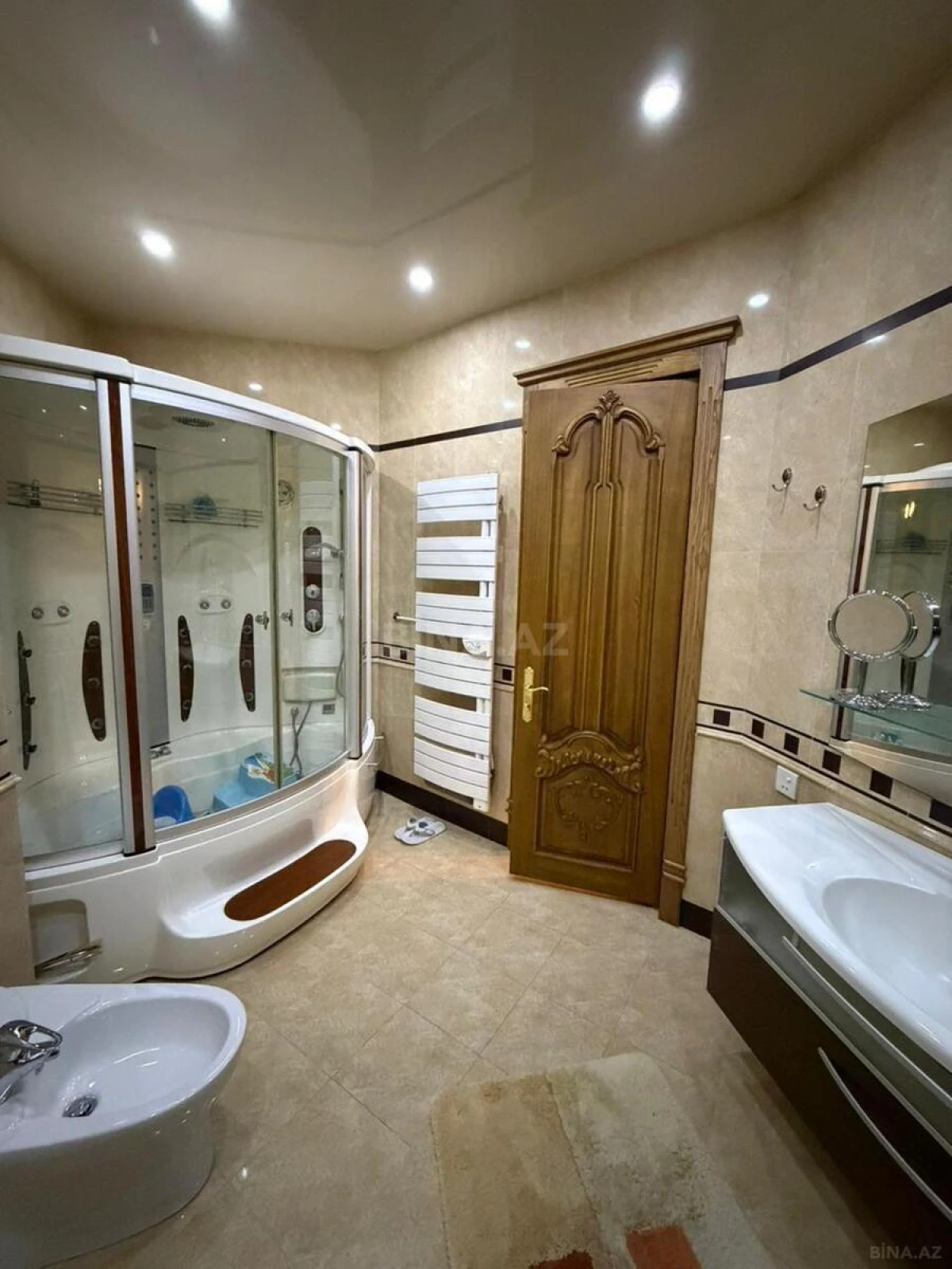 Satılır 5 otaqlı mənzil 230 m²