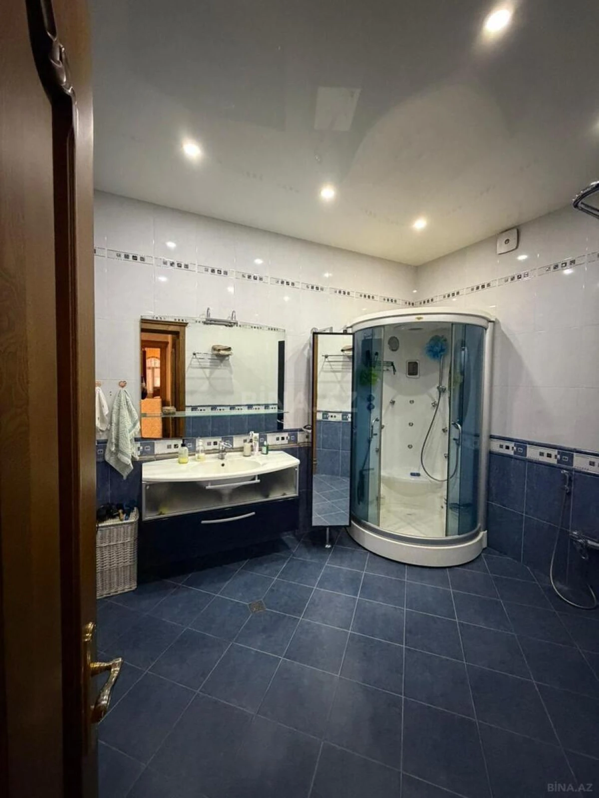 Satılır 5 otaqlı mənzil 230 m²