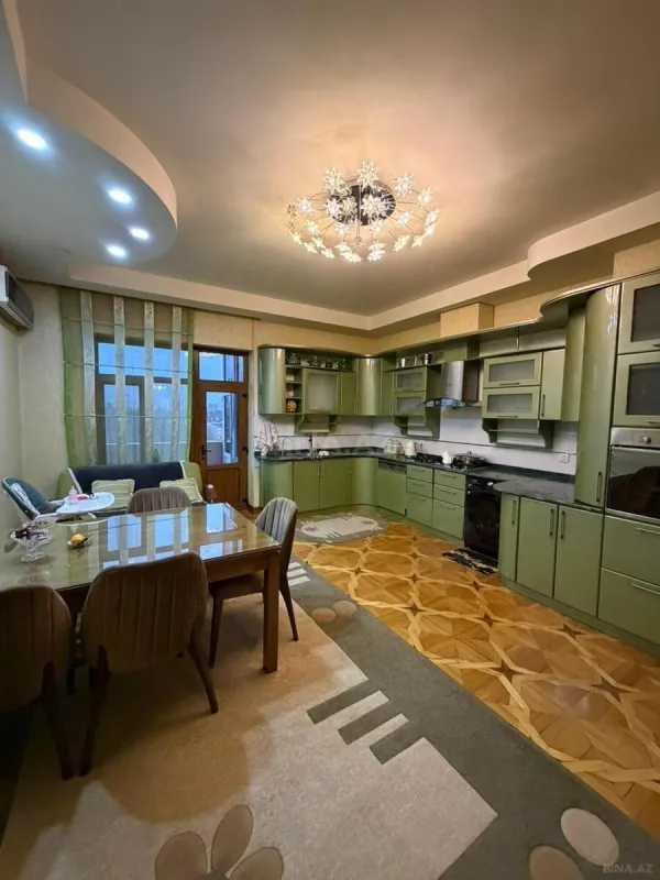 Satılır 5 otaqlı mənzil 230 m²