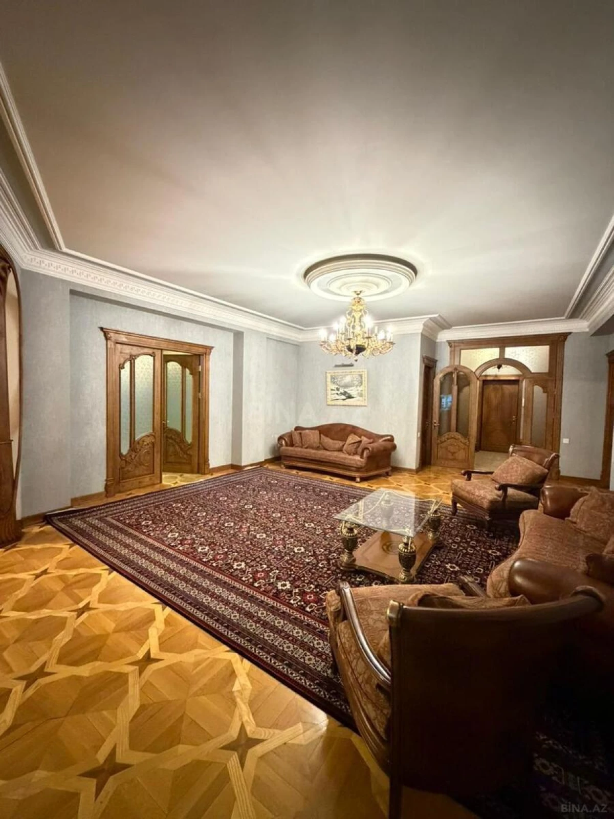 Satılır 5 otaqlı mənzil 230 m²