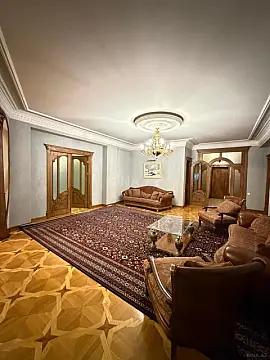 Satılır 5 otaqlı mənzil 230 m²