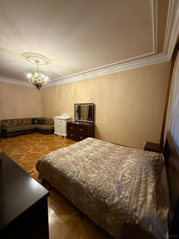 Satılır 5 otaqlı mənzil 230 m²