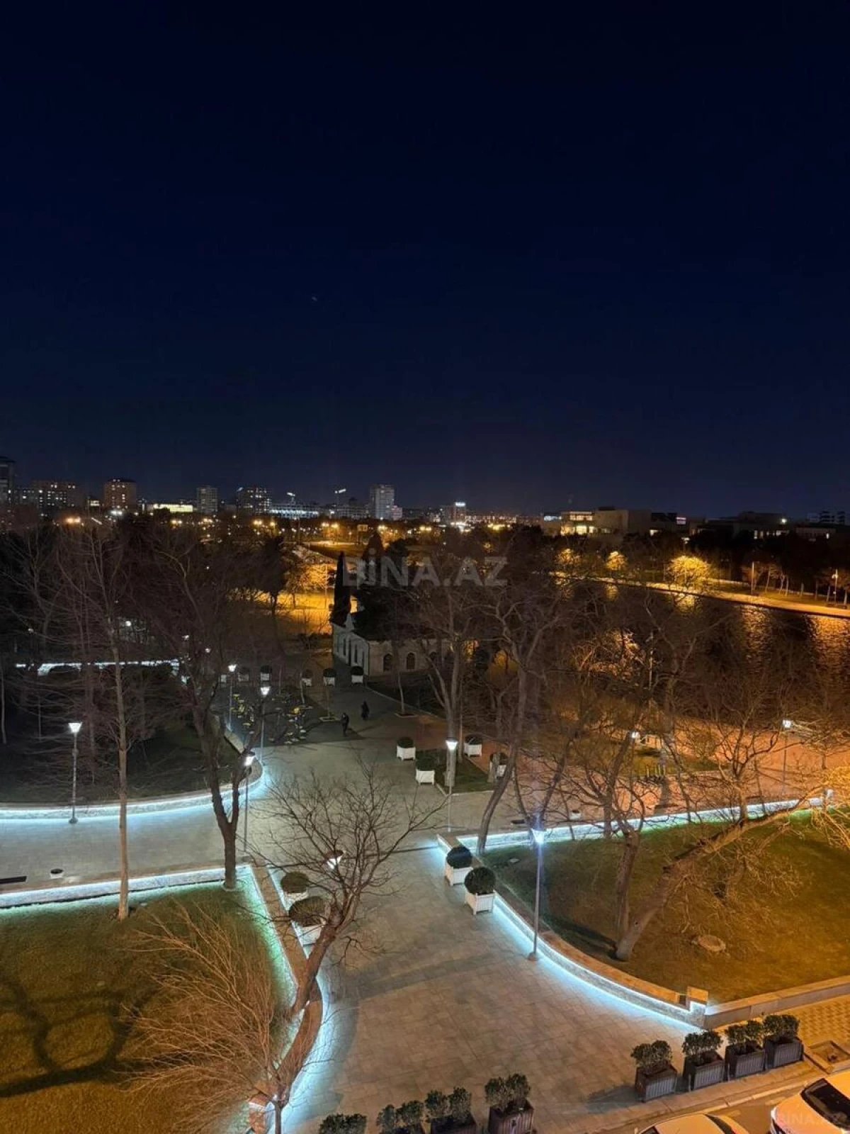 Satılır 5 otaqlı mənzil 230 m²