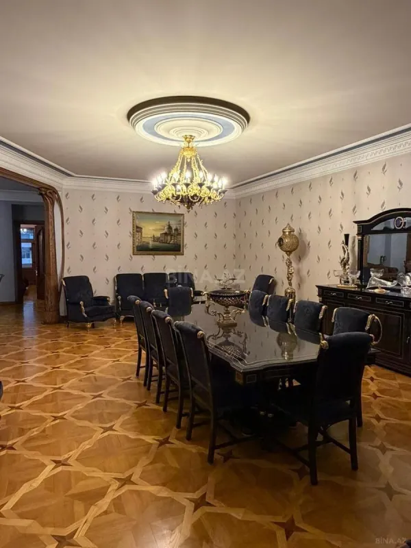 Satılır 5 otaqlı mənzil 230 m²