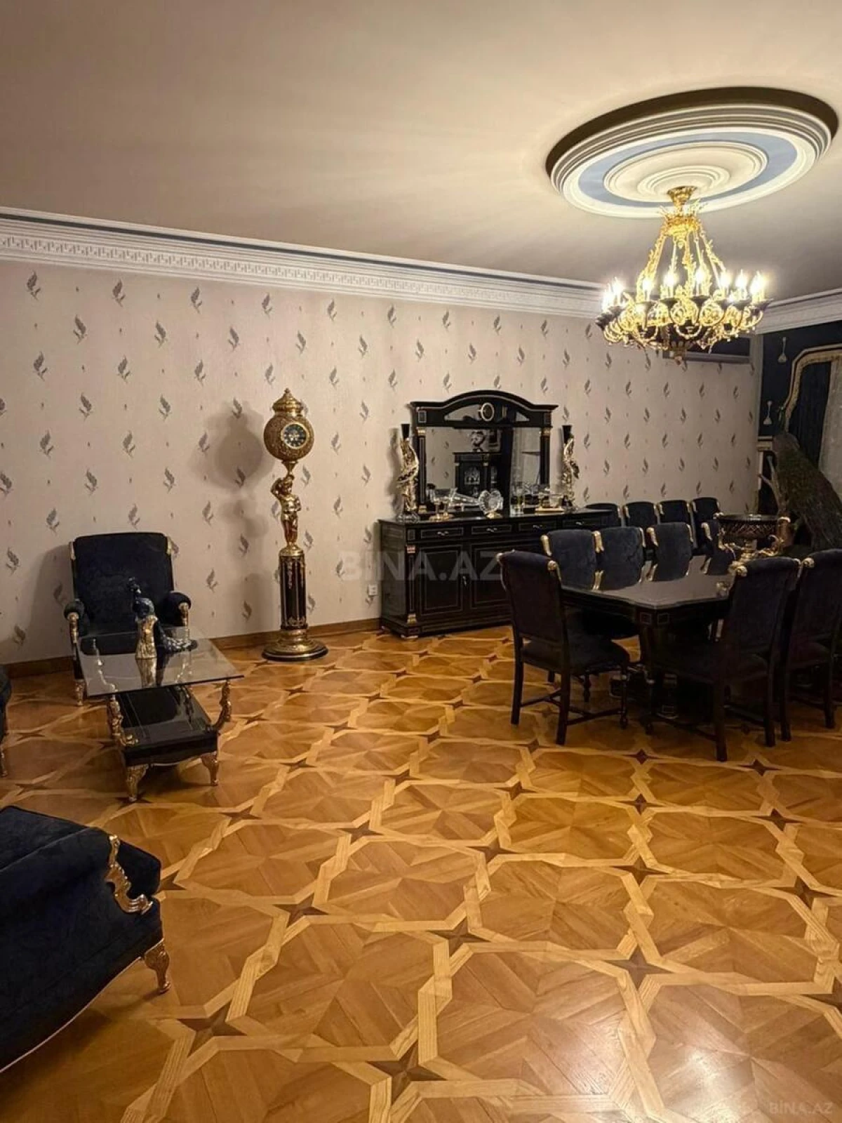 Satılır 5 otaqlı mənzil 230 m²