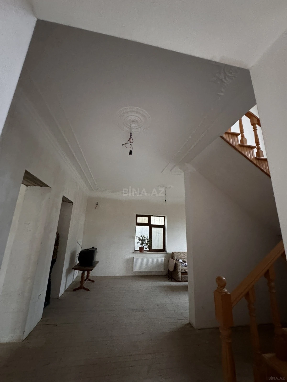 Satılır 6 otaqlı həyət evi 280 m²