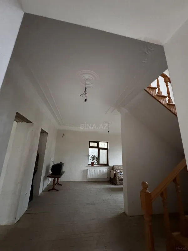Satılır 6 otaqlı həyət evi 280 m²
