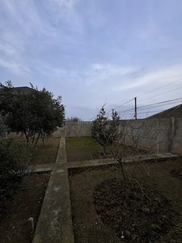 Satılır 6 otaqlı həyət evi 280 m²