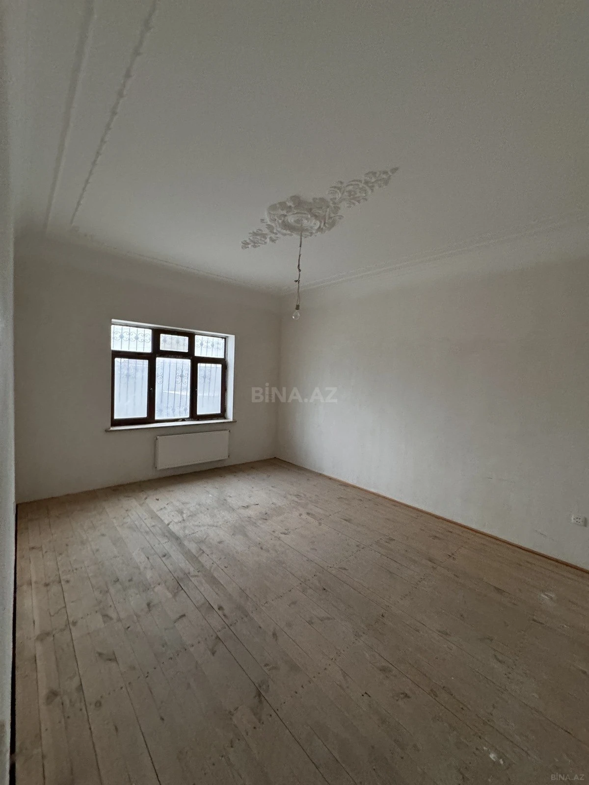 Satılır 6 otaqlı həyət evi 280 m²