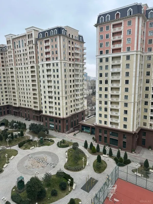 Kirayə verilir 2 otaqlı mənzil 93 m²
