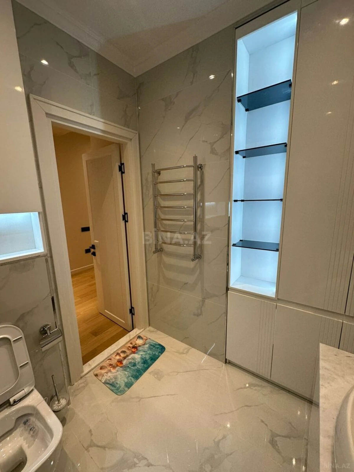 Kirayə verilir 2 otaqlı mənzil 93 m²