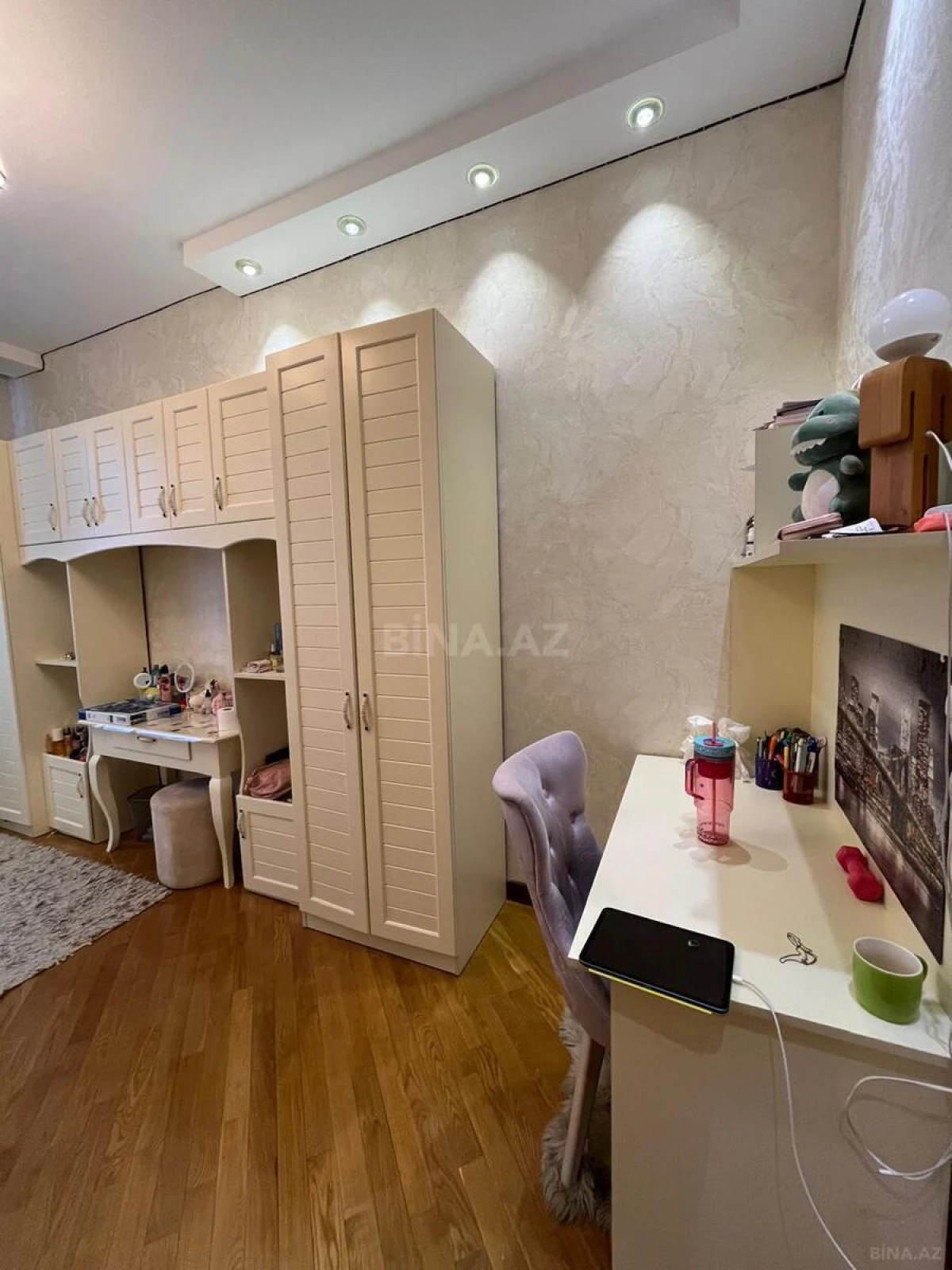 Kirayə verilir 4 otaqlı mənzil 180 m²