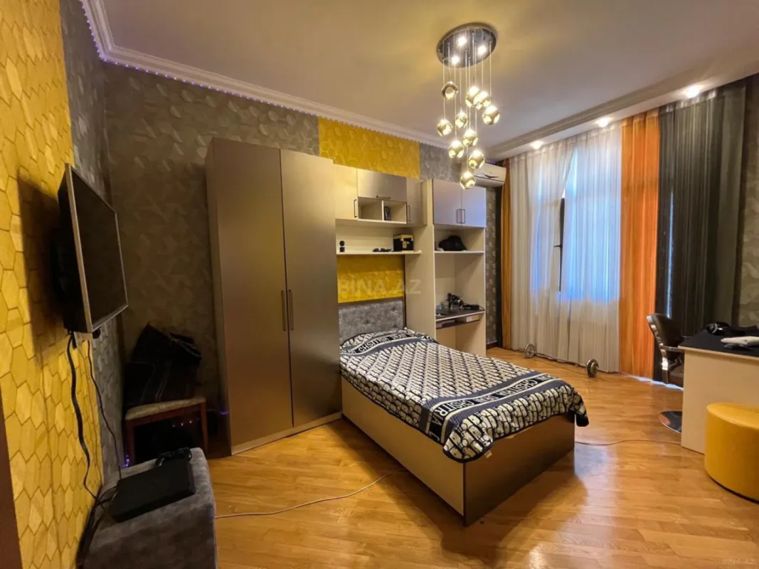 Kirayə verilir 4 otaqlı mənzil 180 m²