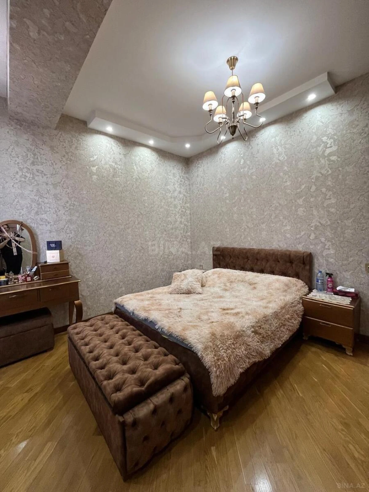 Kirayə verilir 4 otaqlı mənzil 180 m²