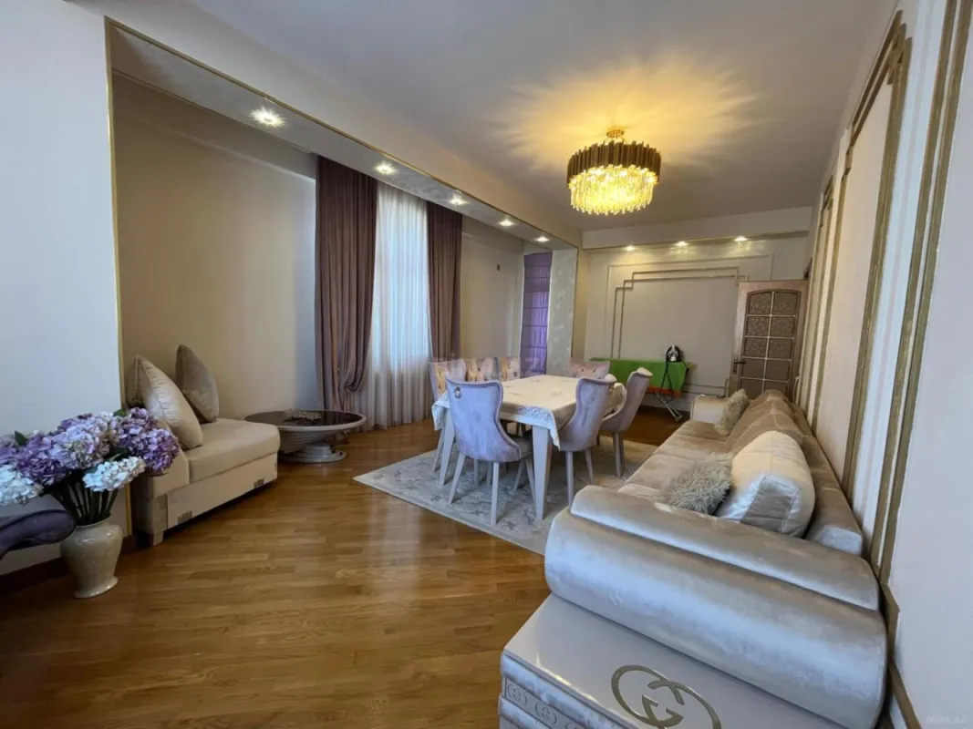 Kirayə verilir 4 otaqlı mənzil 180 m²