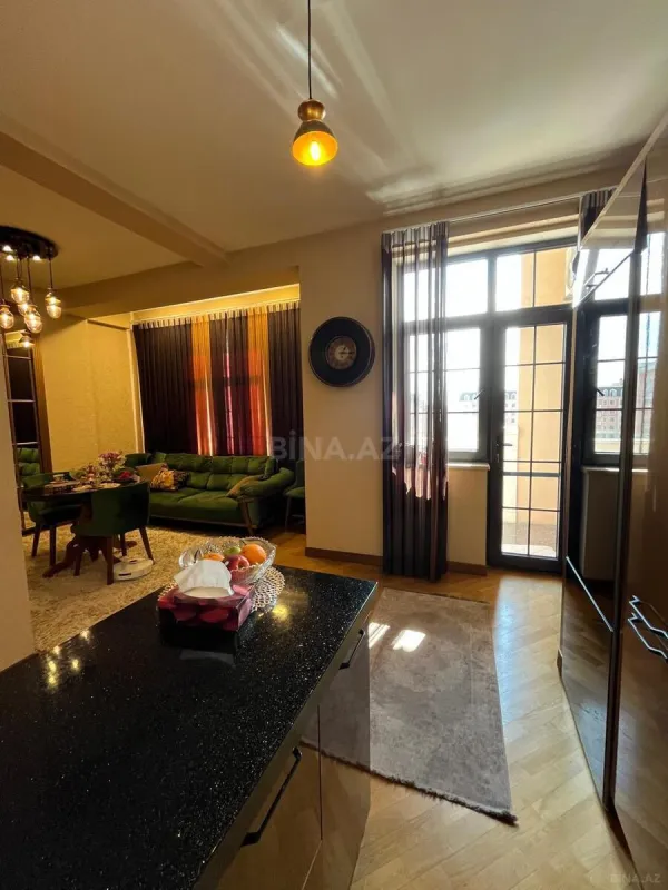 Kirayə verilir 4 otaqlı mənzil 180 m²