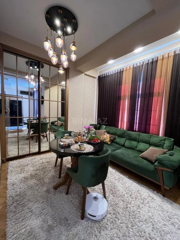 Kirayə verilir 4 otaqlı mənzil 180 m²