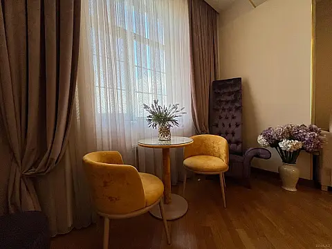 Kirayə verilir 4 otaqlı mənzil 180 m²