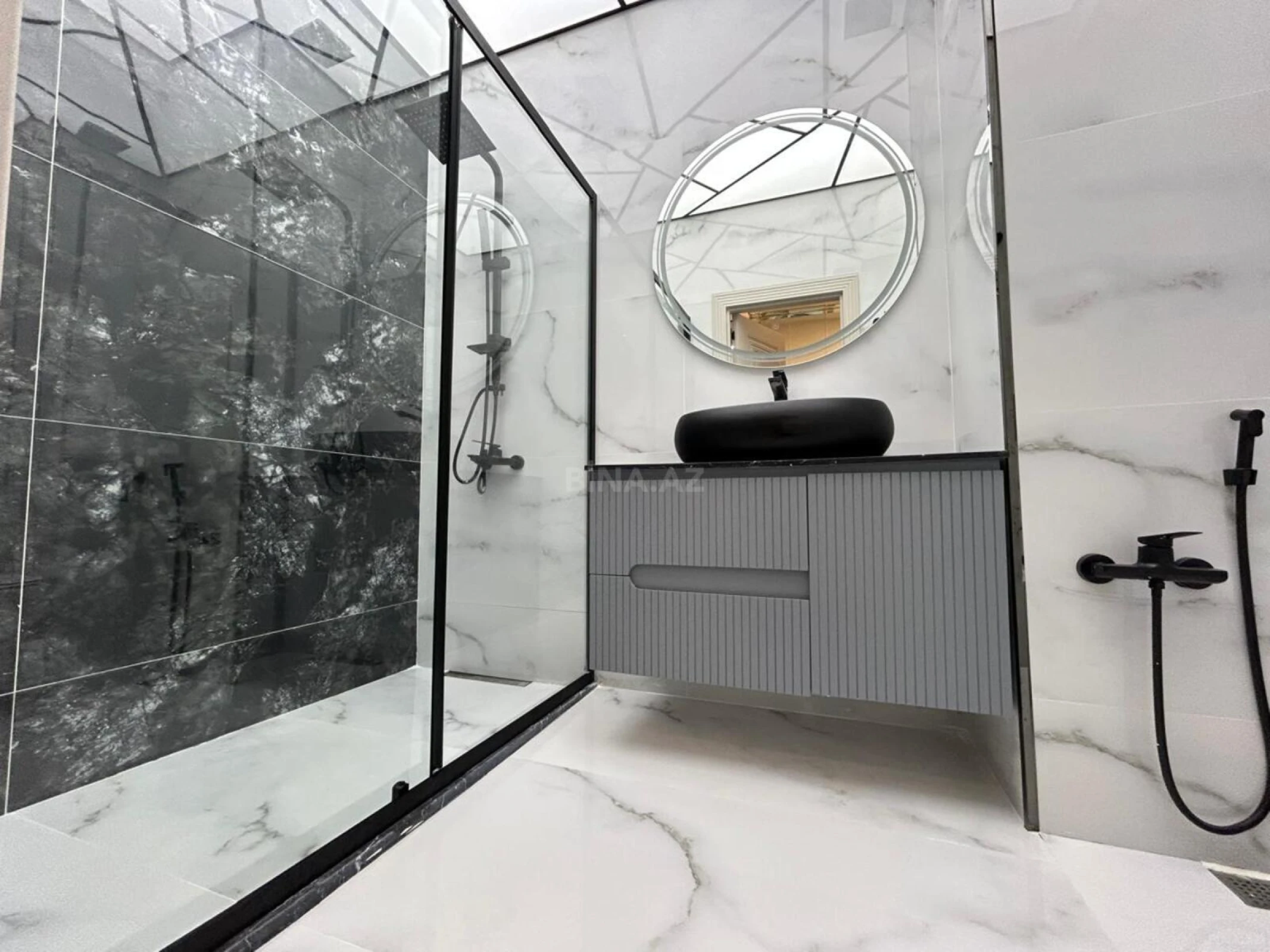 Satılır 2 otaqlı mənzil 66 m²