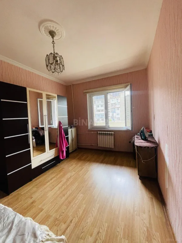 Satılır 5 otaqlı mənzil 120 m²