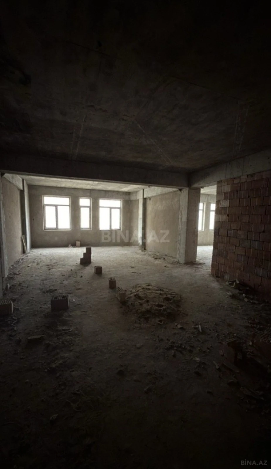 Satılır 5 otaqlı mənzil 225 m²