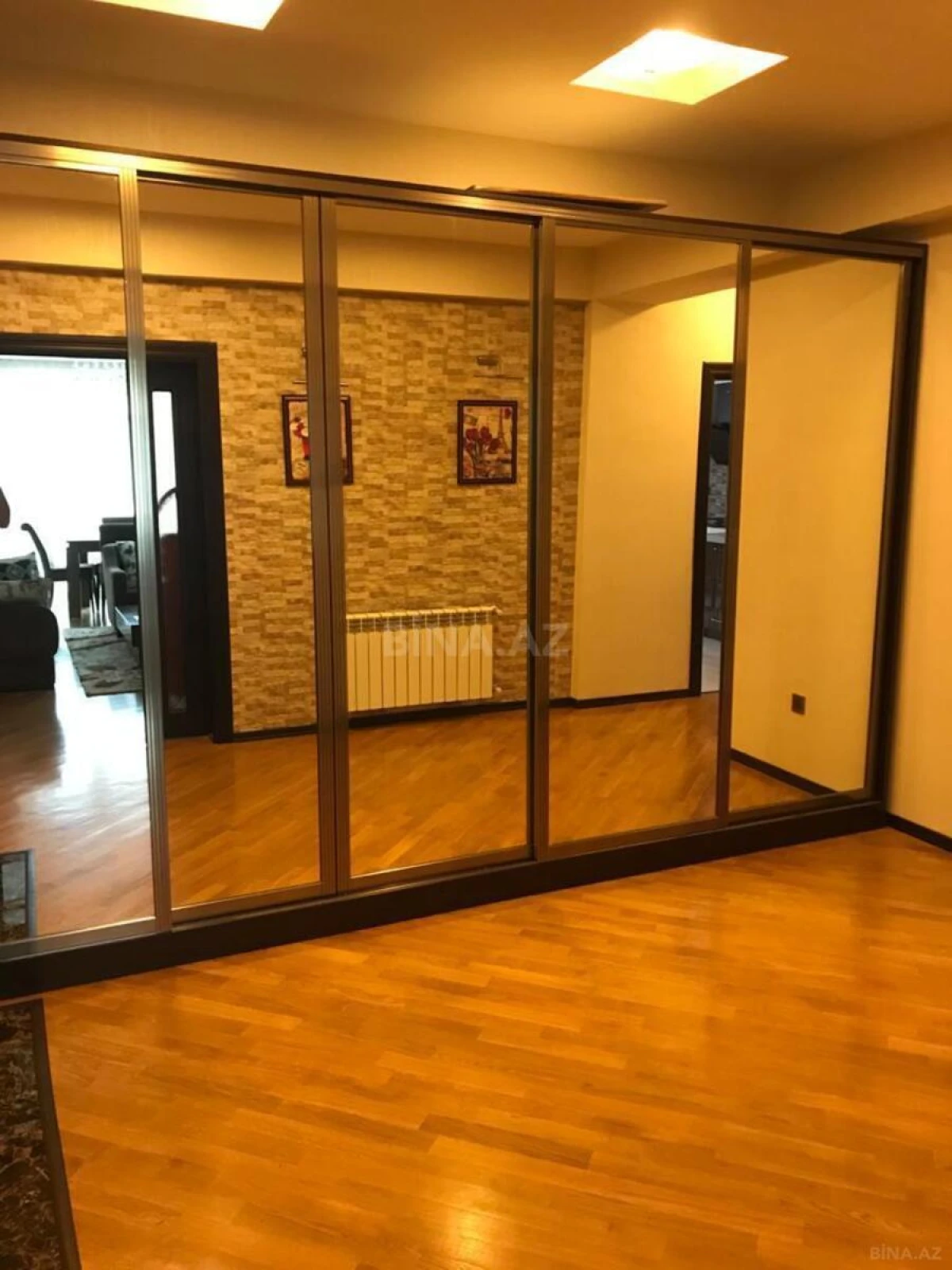 Kirayə verilir 2 otaqlı mənzil 92 m²