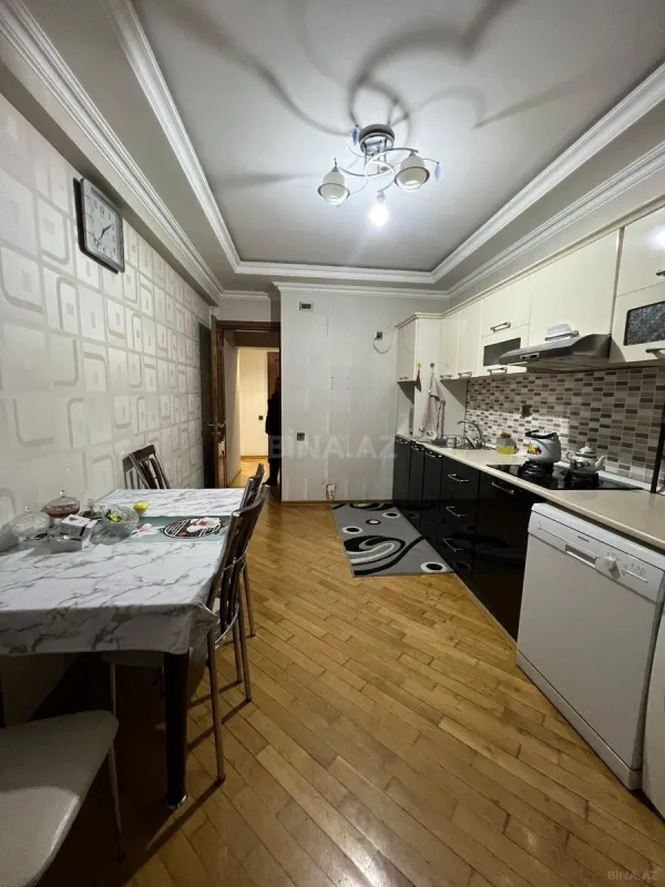 Satılır 3 otaqlı mənzil 115 m²